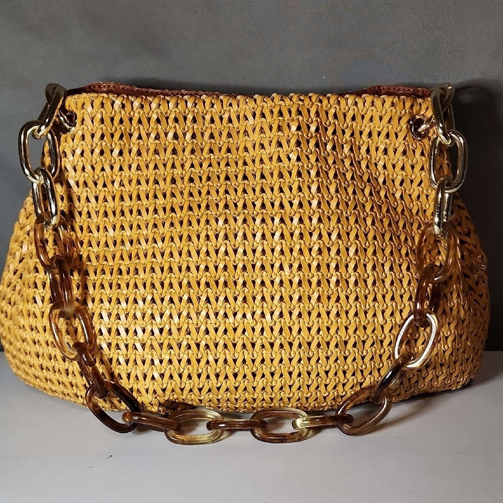 House Of Want - Chic Woven Shoulder Bag with Chain Accent Like New
